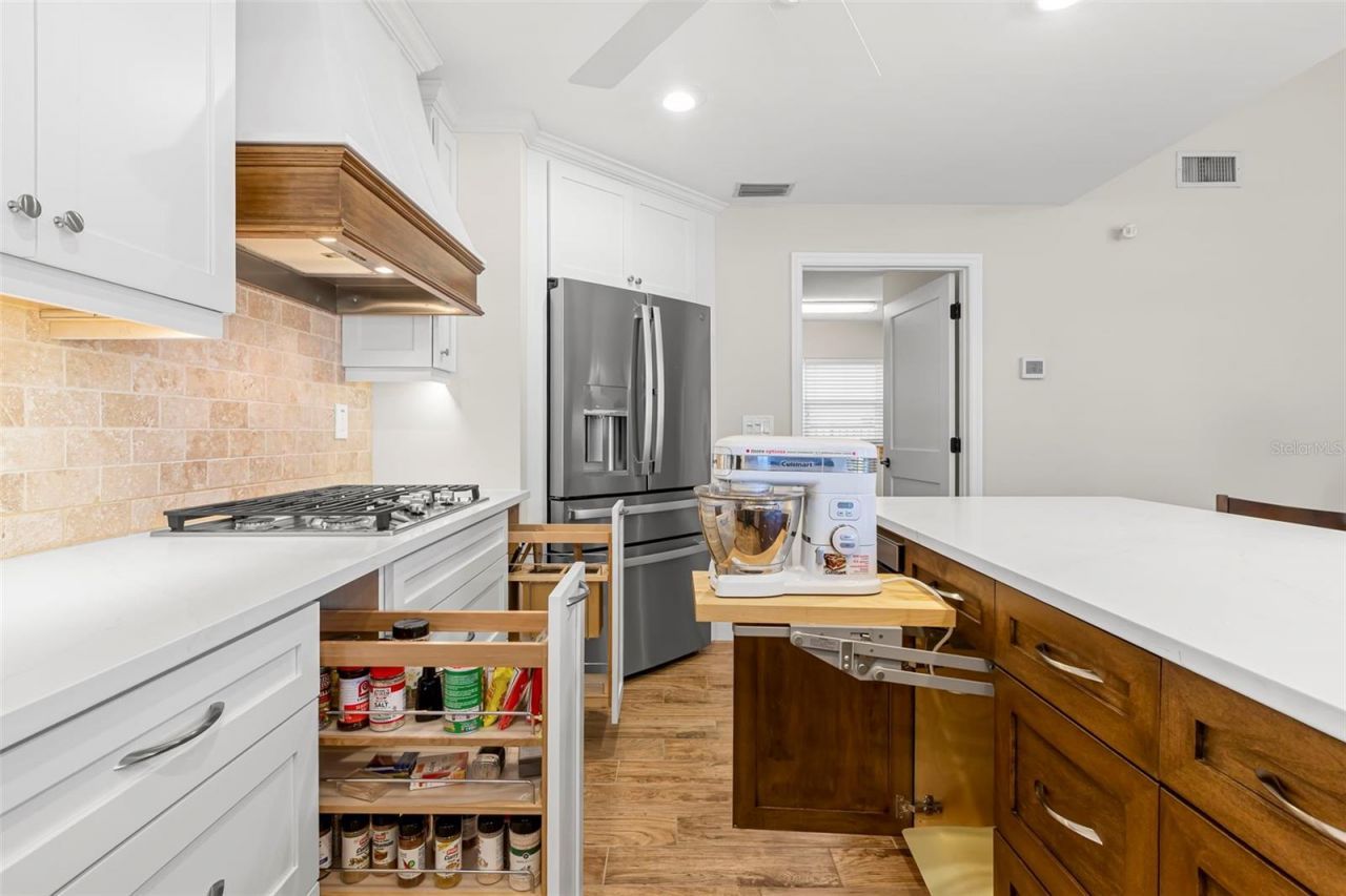 2035 Hawaii Avenue Ne, Saint Petersburg, FL 33703 Photo