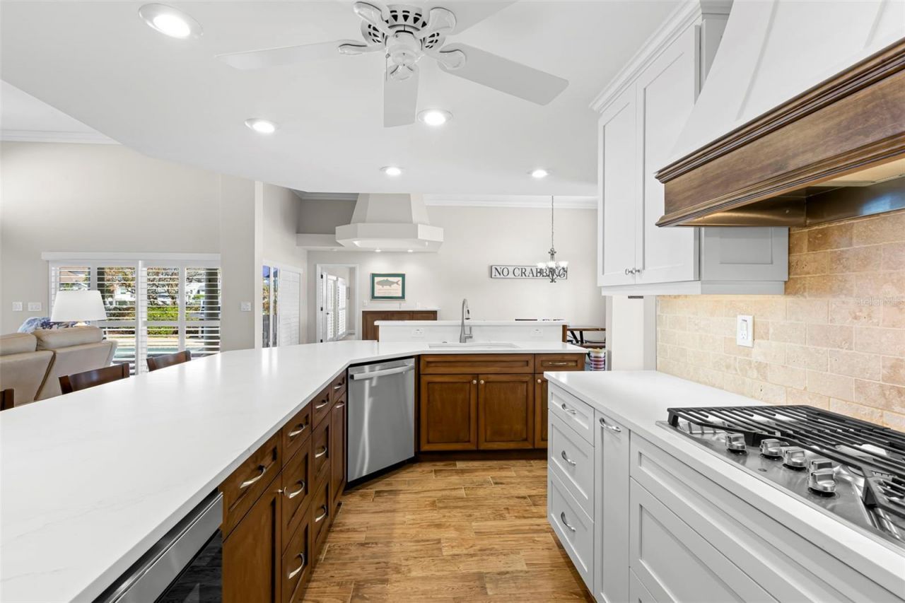 2035 Hawaii Avenue Ne, Saint Petersburg, FL 33703 Photo