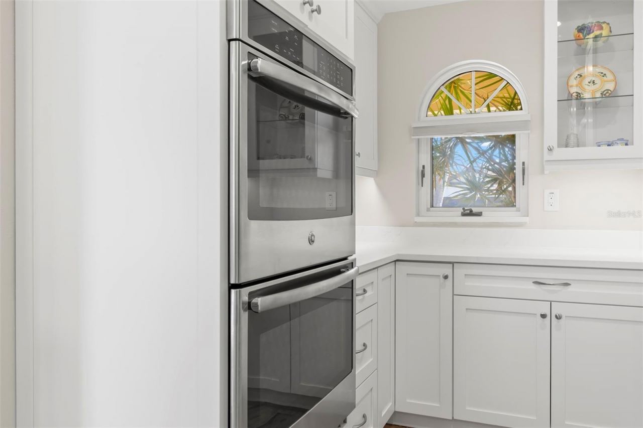 2035 Hawaii Avenue Ne, Saint Petersburg, FL 33703 Photo