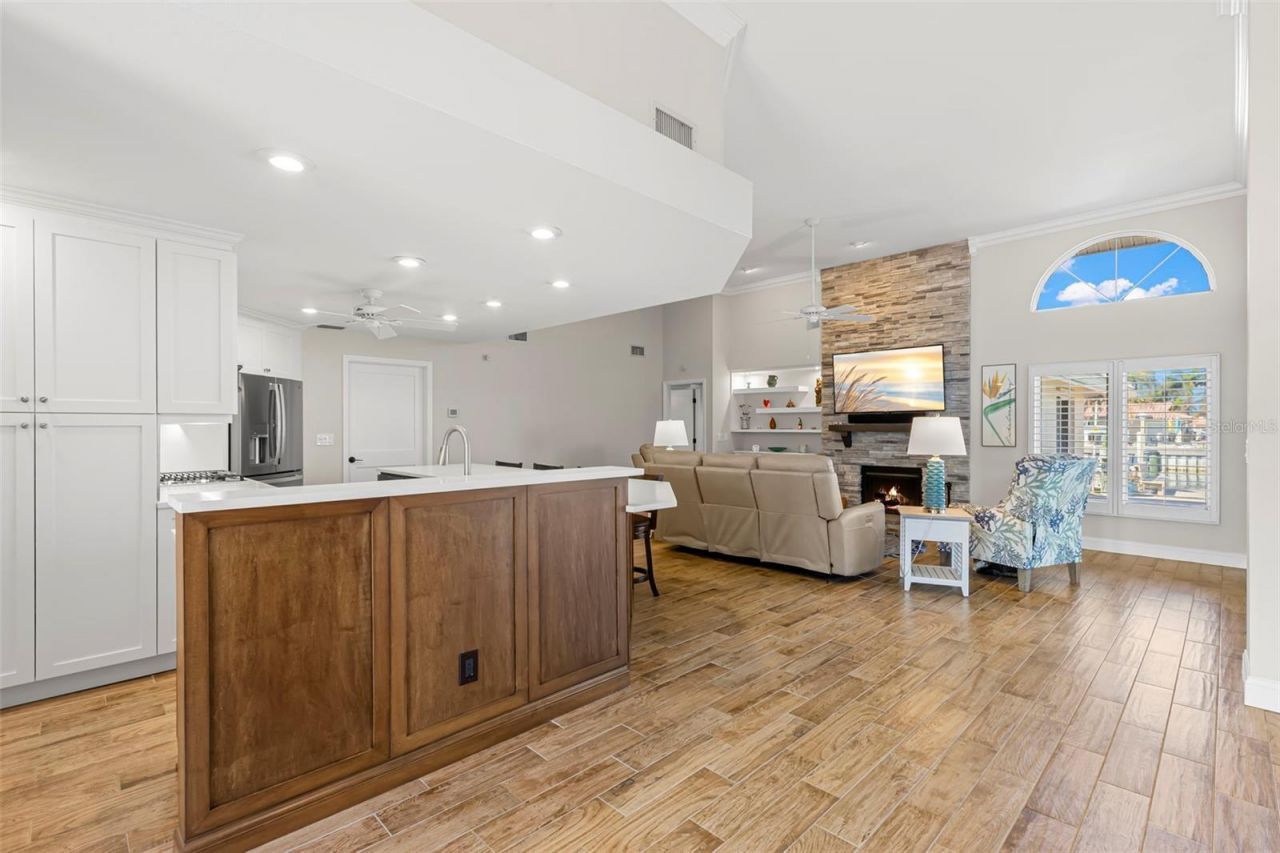 2035 Hawaii Avenue Ne, Saint Petersburg, FL 33703 Photo