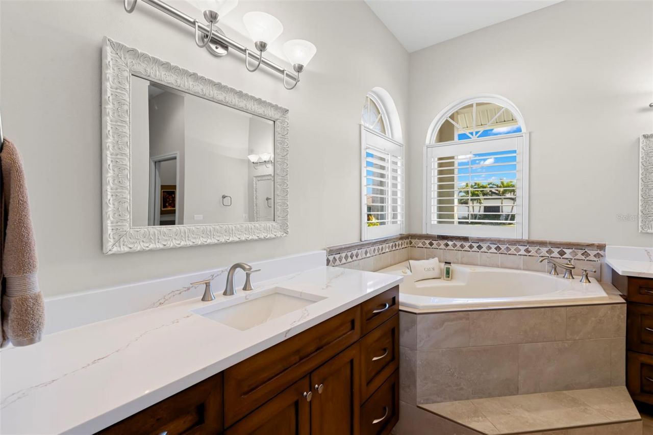 2035 Hawaii Avenue Ne, Saint Petersburg, FL 33703 Photo