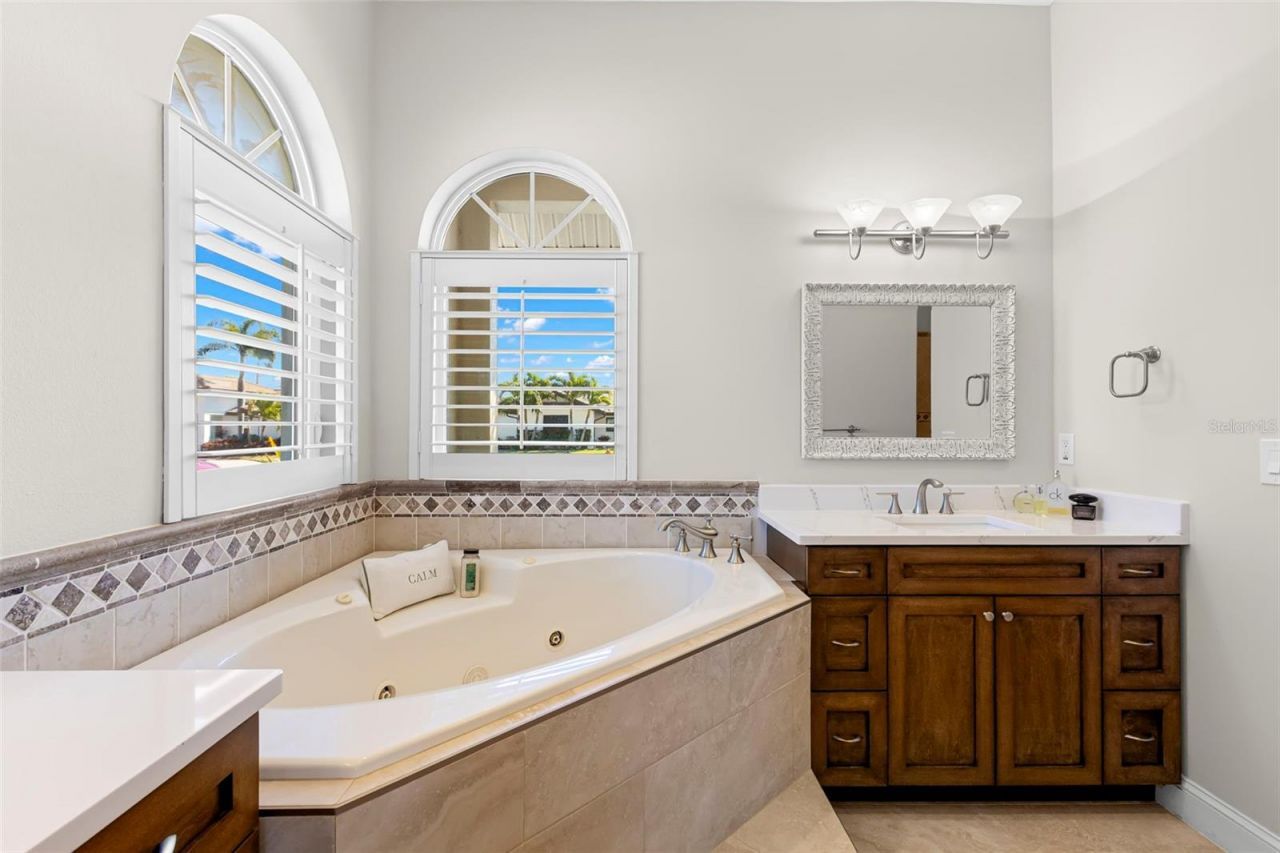 2035 Hawaii Avenue Ne, Saint Petersburg, FL 33703 Photo