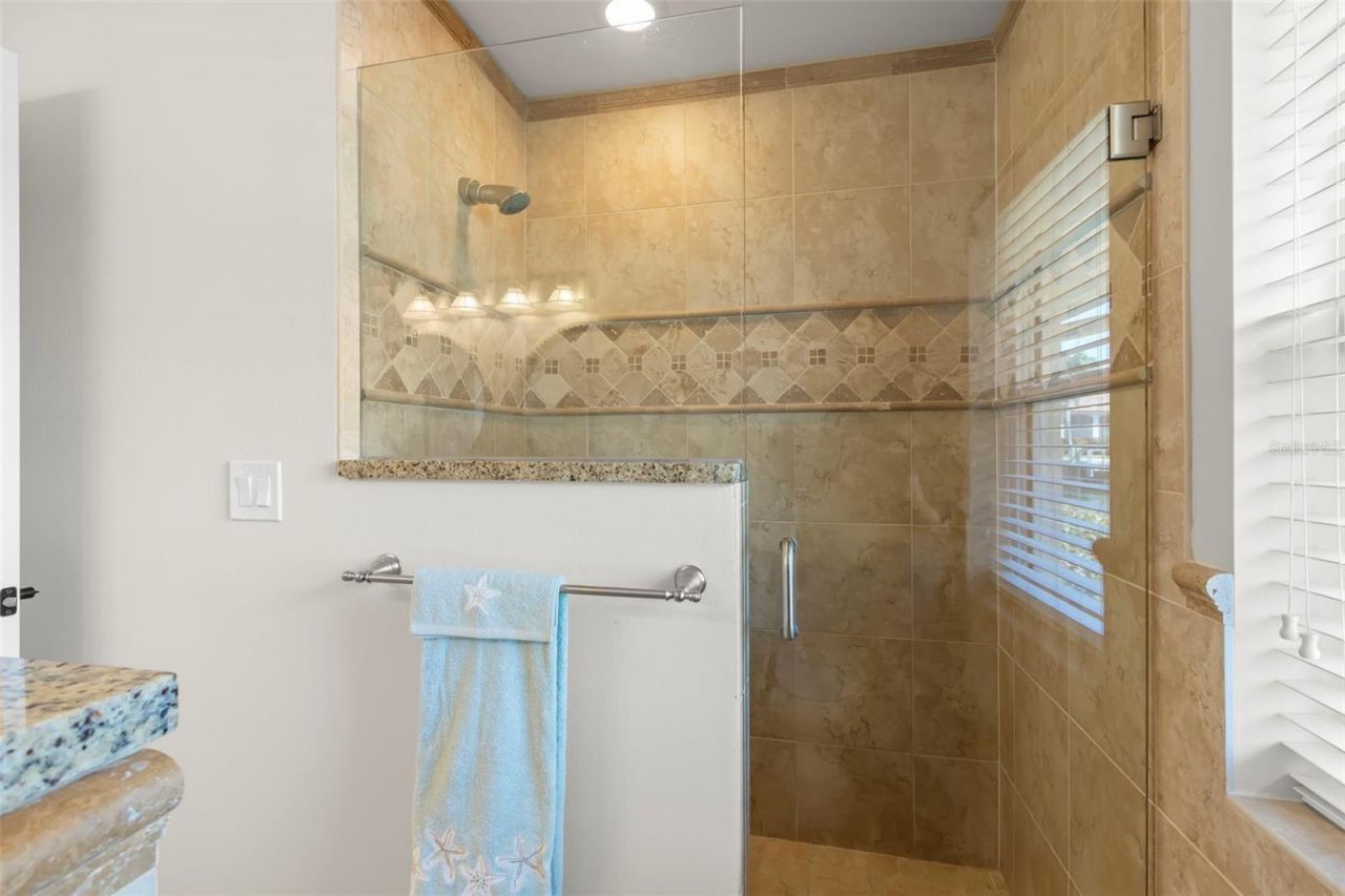 2035 Hawaii Avenue Ne, Saint Petersburg, FL 33703 Photo