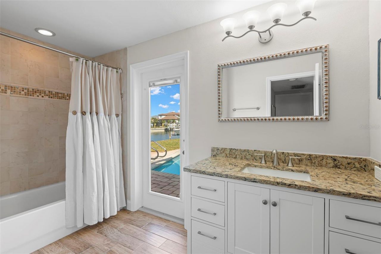 2035 Hawaii Avenue Ne, Saint Petersburg, FL 33703 Photo