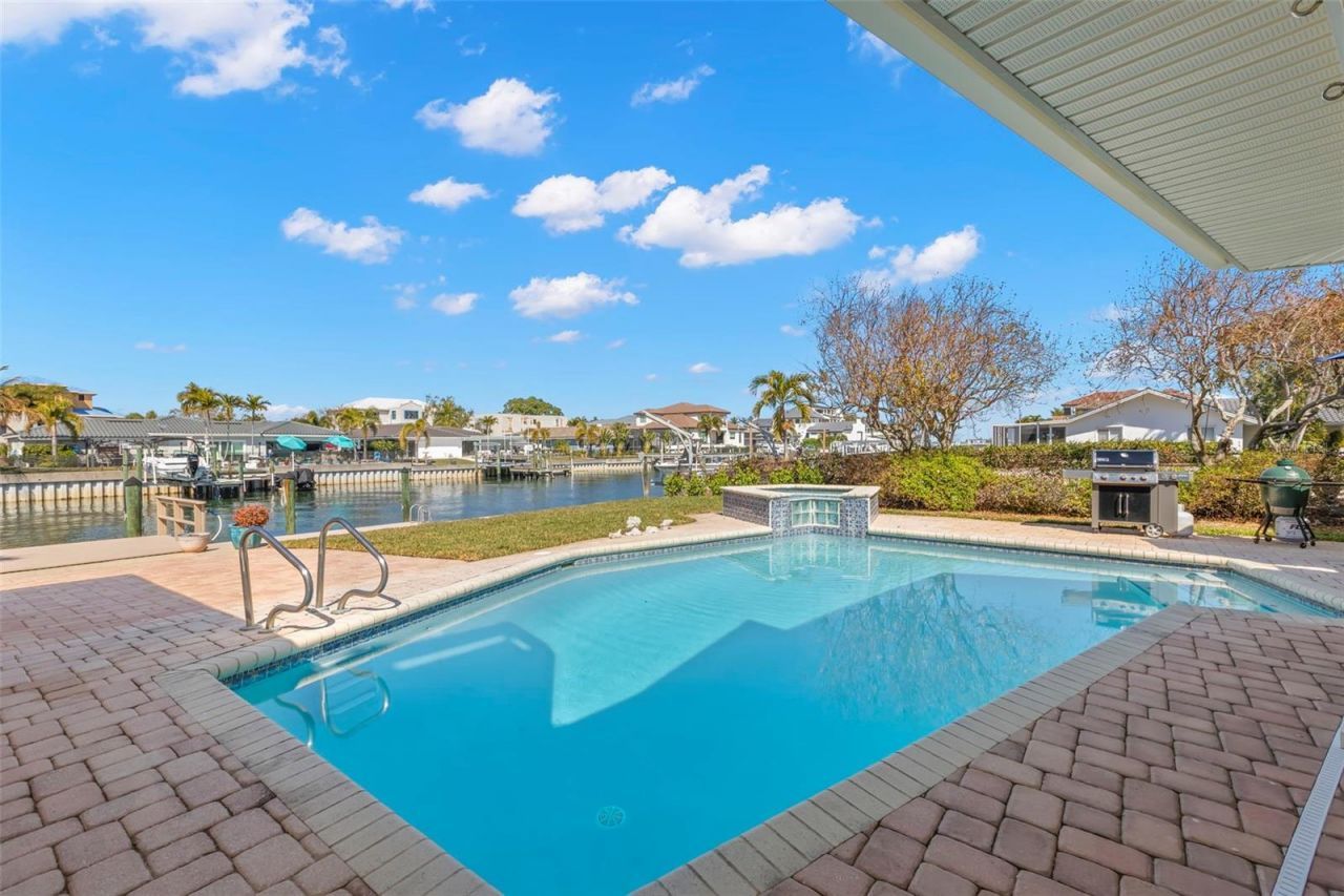 2035 Hawaii Avenue Ne, Saint Petersburg, FL 33703 Photo