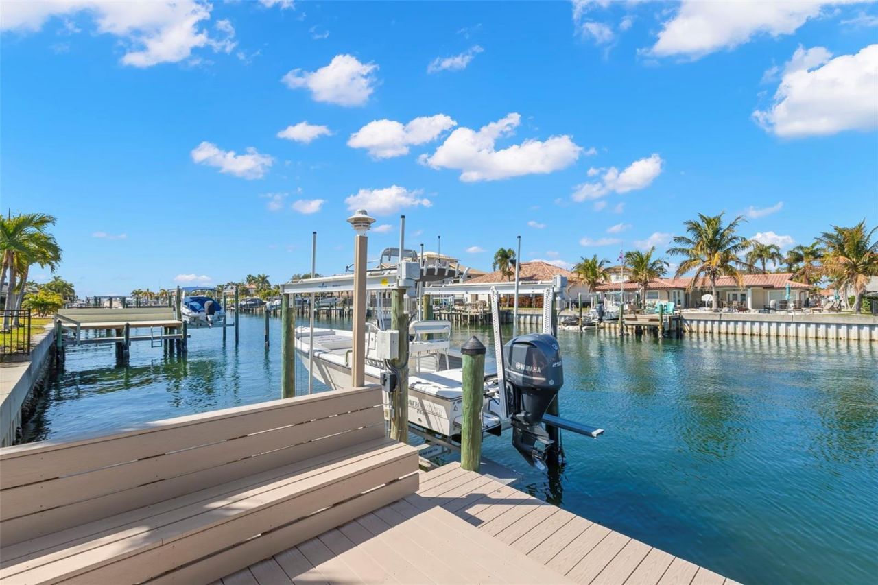 2035 Hawaii Avenue Ne, Saint Petersburg, FL 33703 Photo