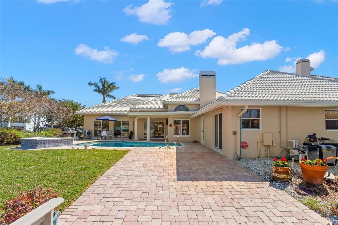 2035 Hawaii Avenue Ne, Saint Petersburg, FL 33703 Photo