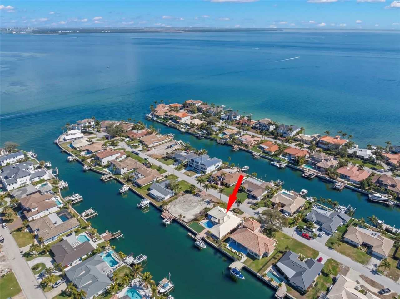 2035 Hawaii Avenue Ne, Saint Petersburg, FL 33703 Photo