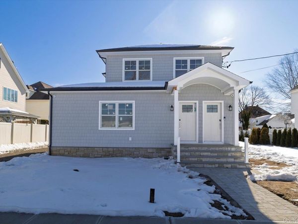 8 1st Street, Lynbrook, NY 11563