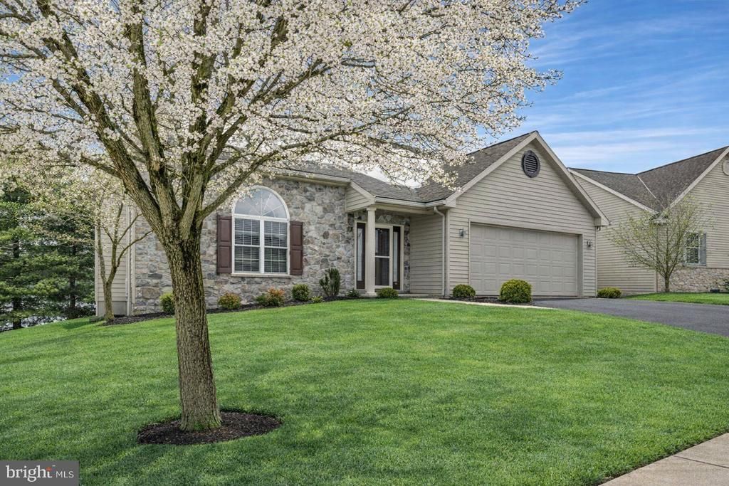 110 S Cacoosing Drive, Reading, PA 19608 Main Photo