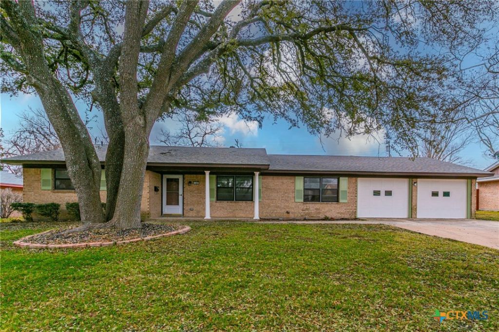 105 E Upshaw Avenue, Temple, TX 76501 Main Photo