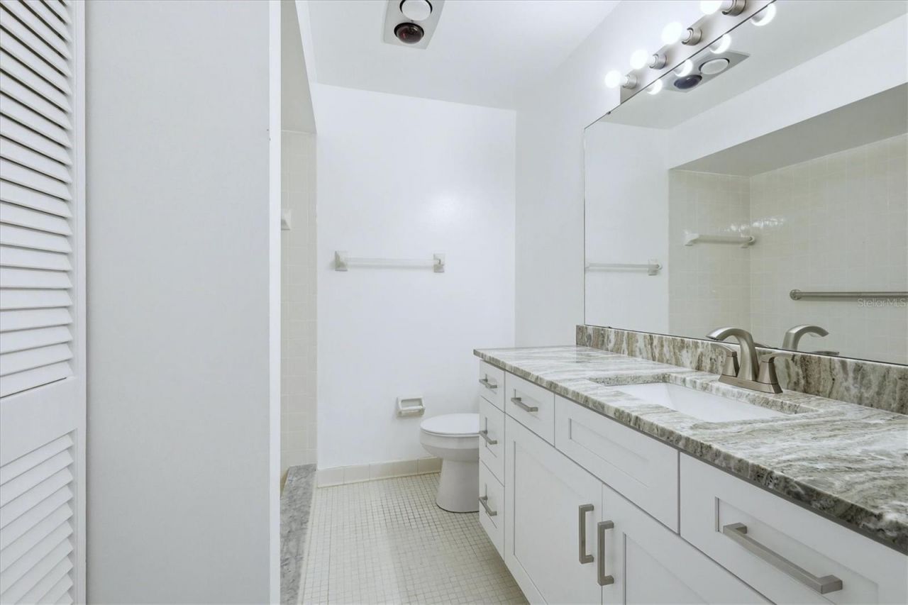 5651 Gardens Drive, Unit 5651, Sarasota, FL 34243 Photo