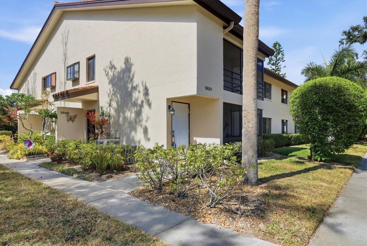 5651 Gardens Drive, Unit 5651, Sarasota, FL 34243 Photo