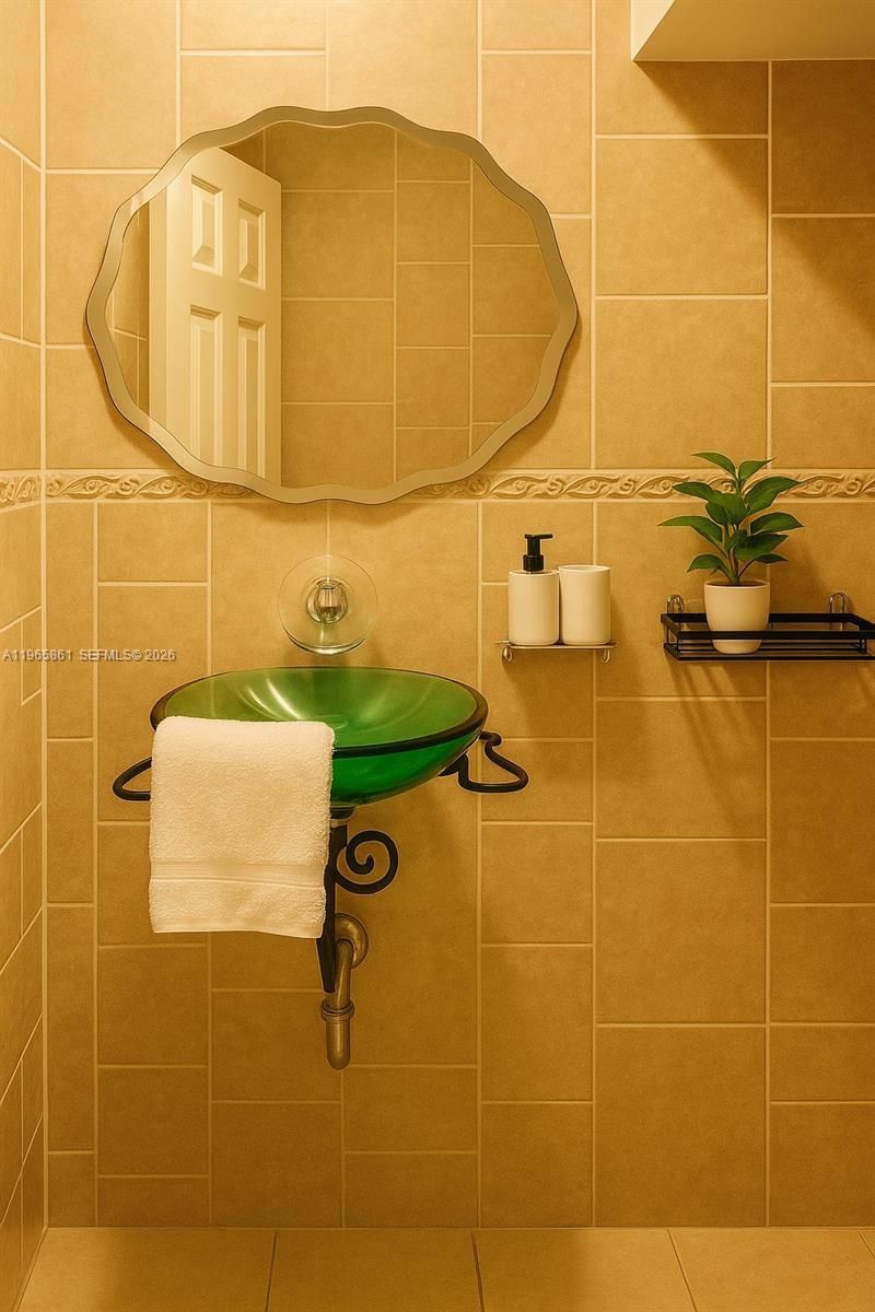 1545 NW 8th Ter, Miami, FL 33125 Photo