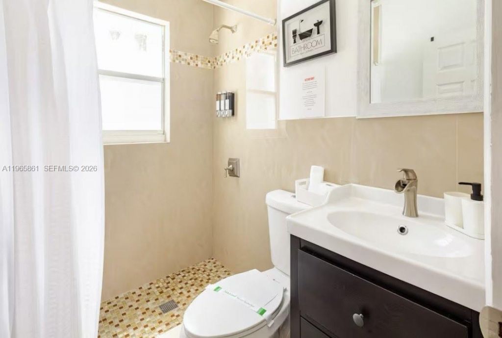 1545 NW 8th Ter, Miami, FL 33125 Photo