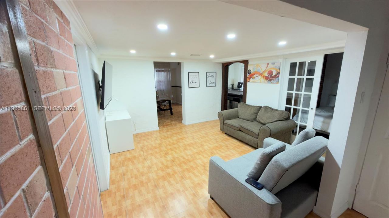 1545 NW 8th Ter, Miami, FL 33125 Photo