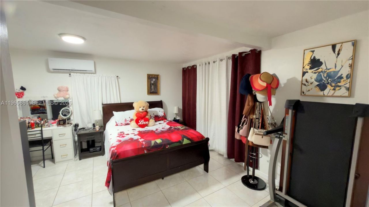 1545 NW 8th Ter, Miami, FL 33125 Photo