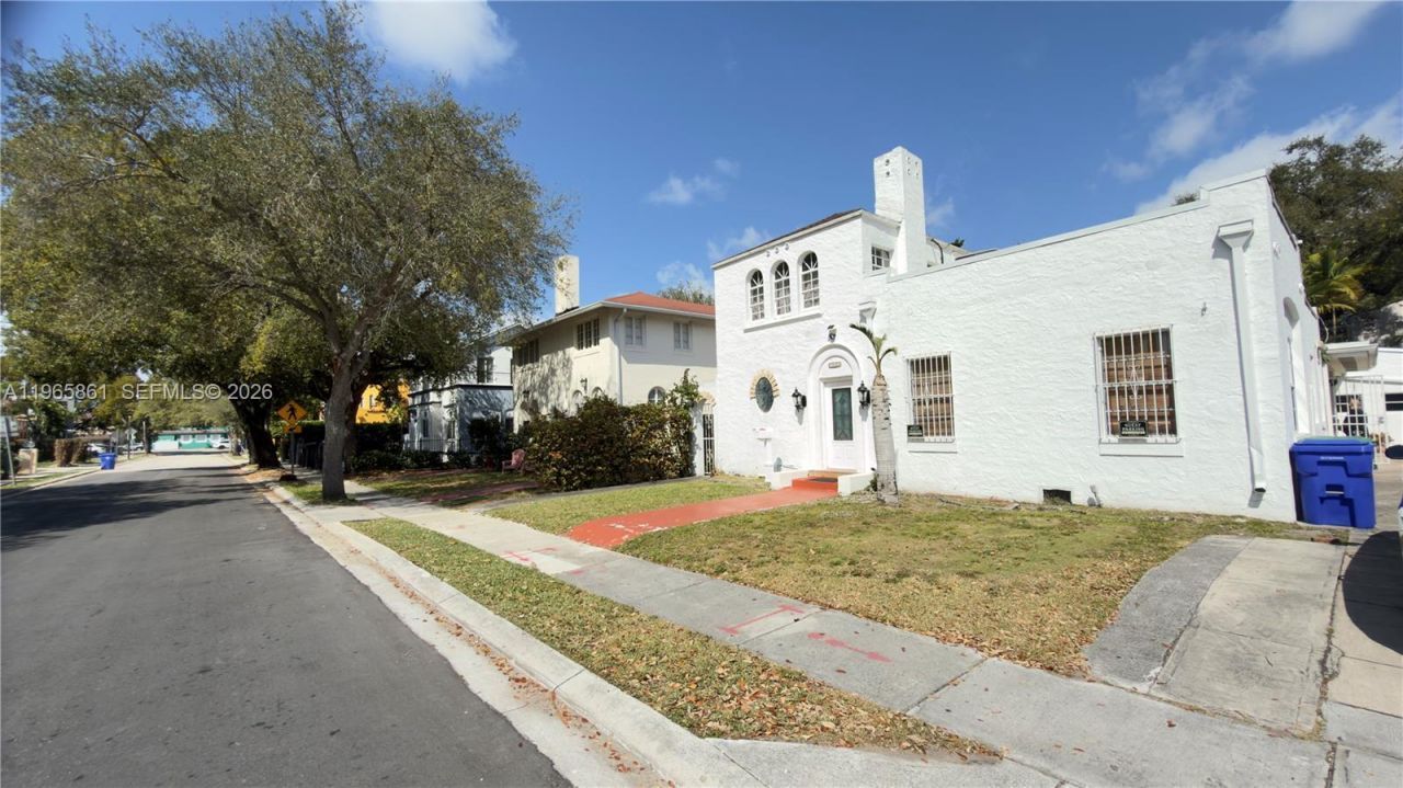 1545 NW 8th Ter, Miami, FL 33125 Photo