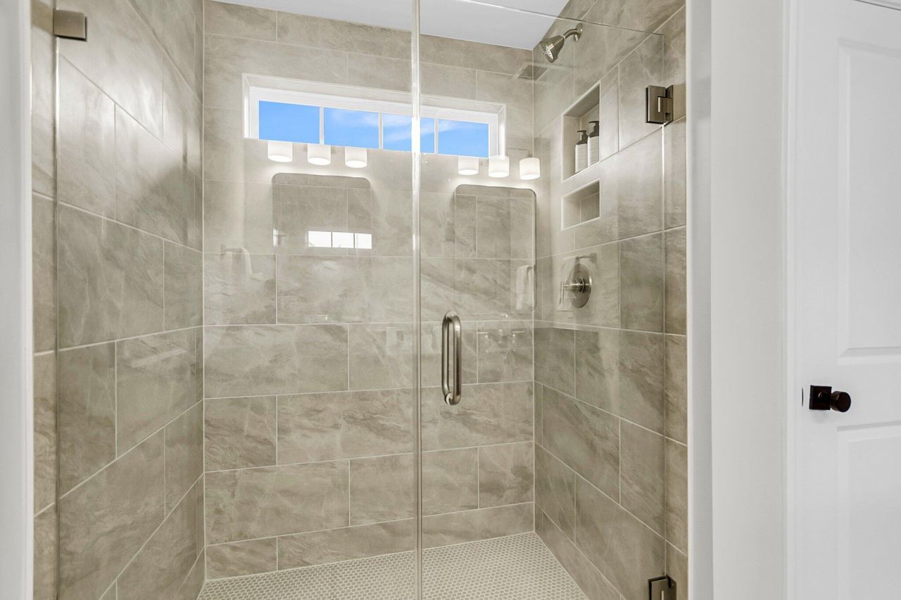 806 Abbey Gardens Lane Photo 16