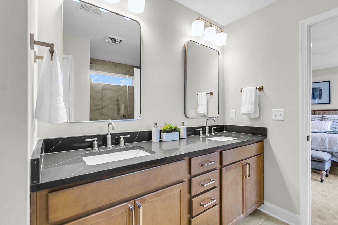 806 Abbey Gardens Lane Photo 17