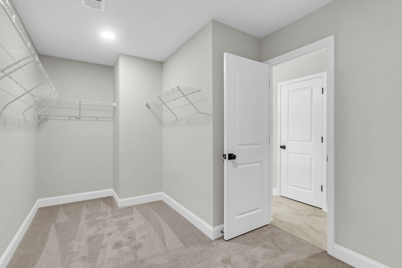 806 Abbey Gardens Lane Photo 18