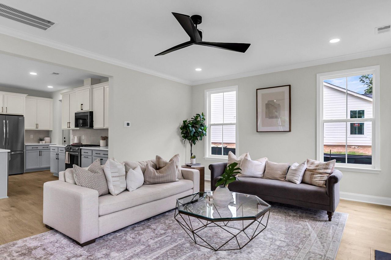 806 Abbey Gardens Lane Photo 2