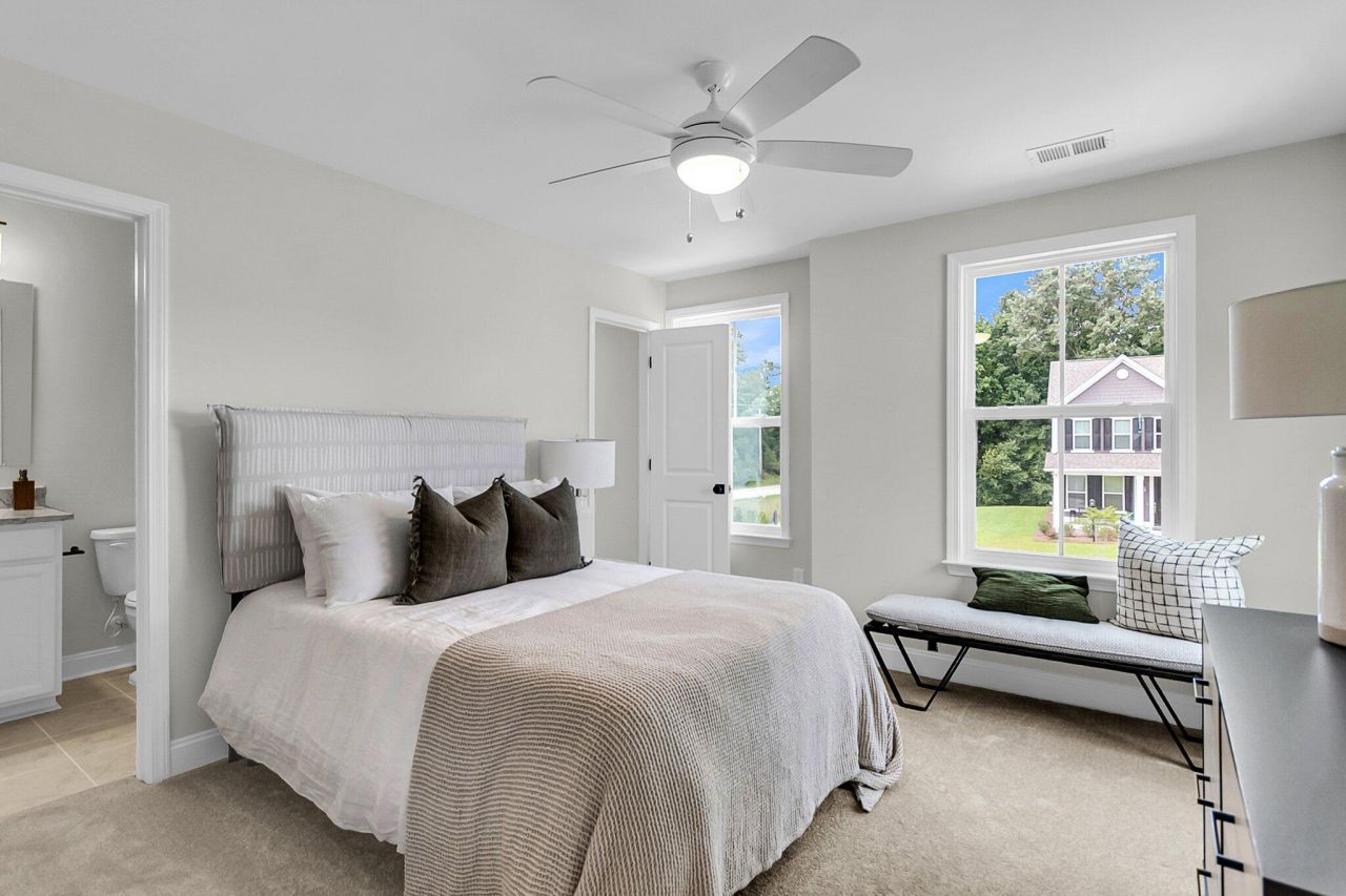 806 Abbey Gardens Lane Photo 5