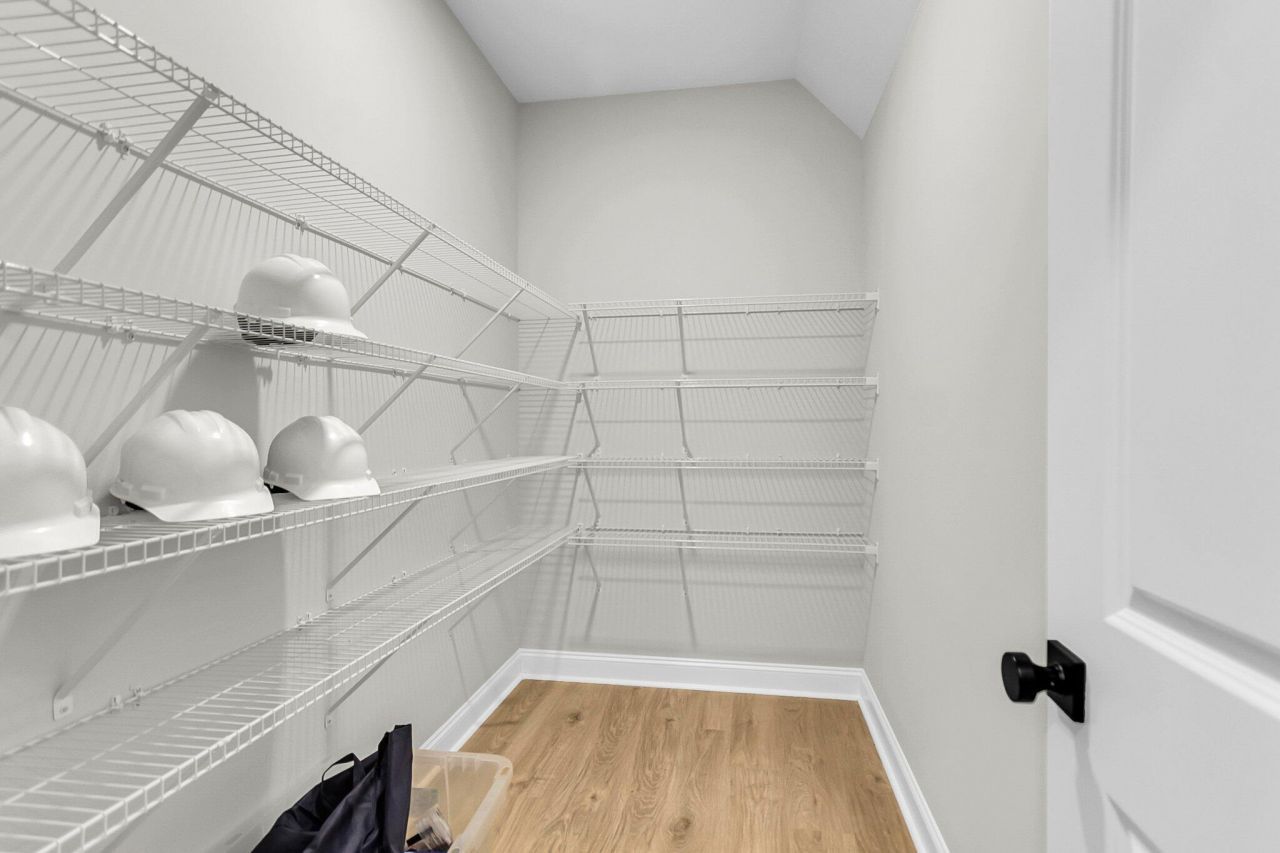 806 Abbey Gardens Lane Photo 6