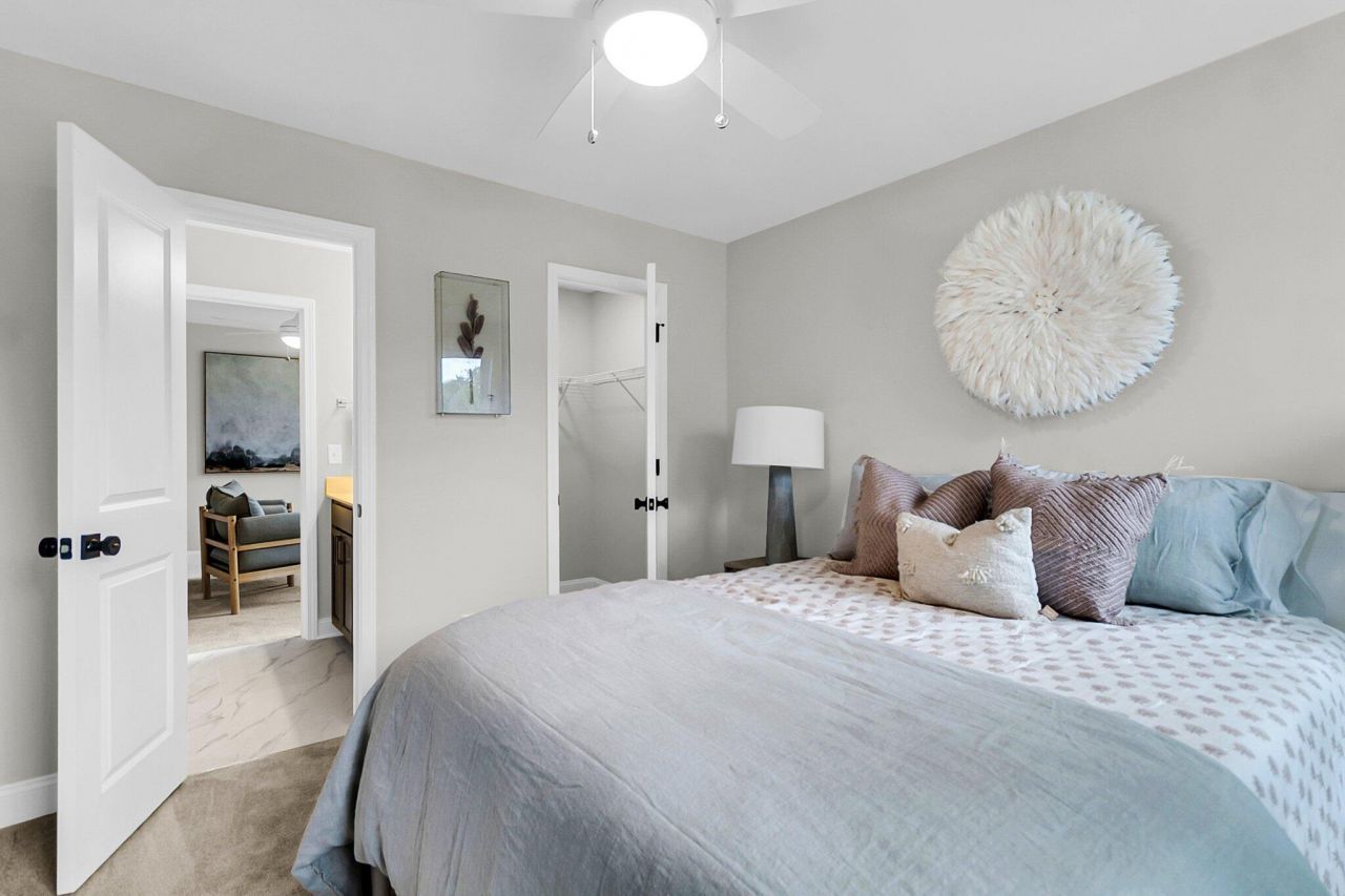 806 Abbey Gardens Lane Photo 9