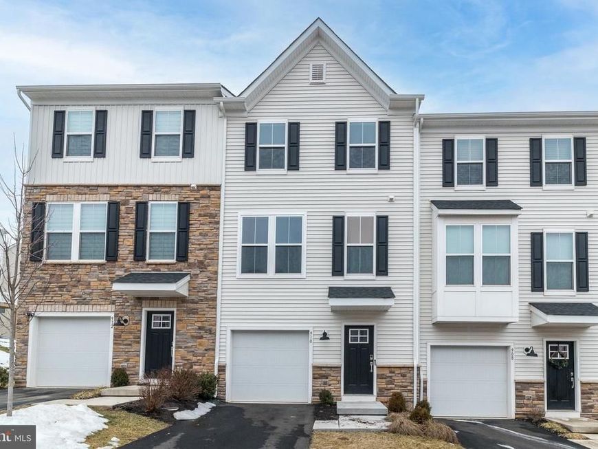 910 Magnolia Lane, Spring City, PA 19475 Main Photo