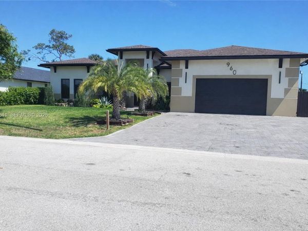 960 Rutherford Ln, Haverhill, FL 33415