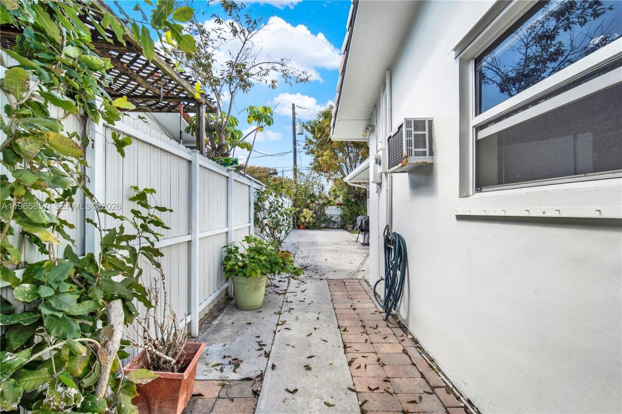 606 SW 58th Ct, Miami, FL 33144 Photo