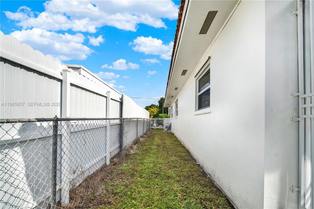 606 SW 58th Ct, Miami, FL 33144 Photo