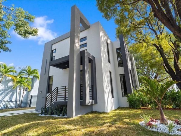 1644 NW 8th Ter , Miami, FL 33125