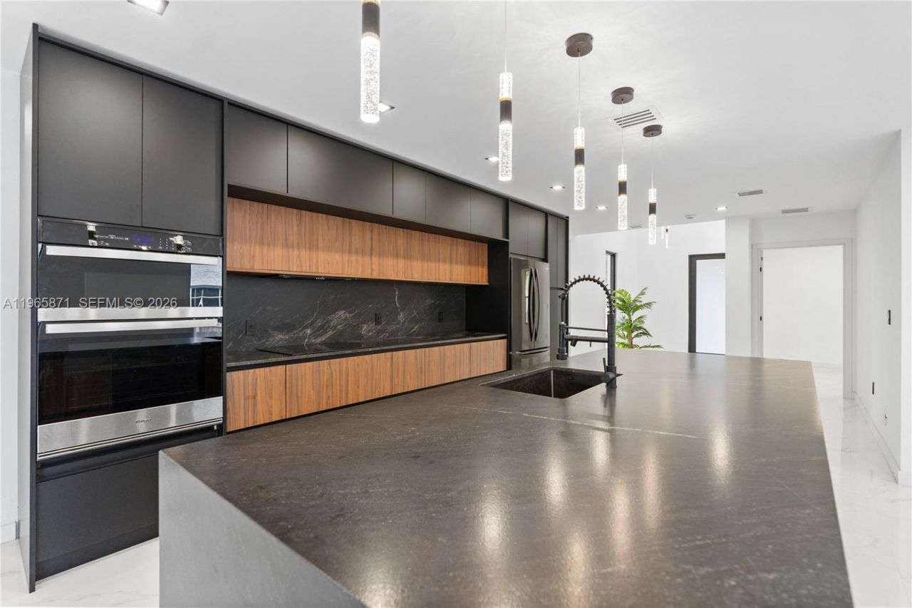 1644 NW 8th Ter , Miami, FL 33125 Photo