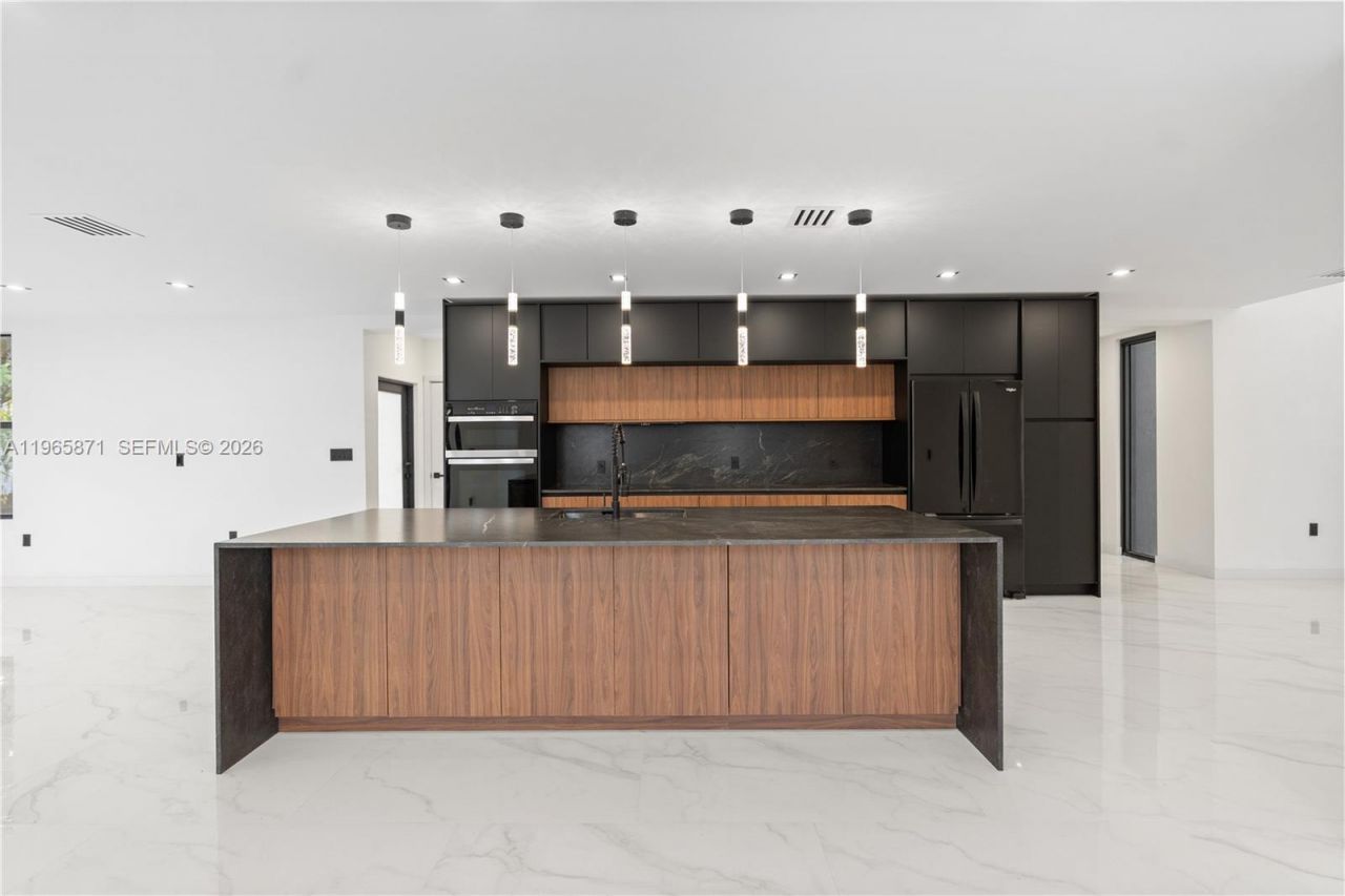 1644 NW 8th Ter , Miami, FL 33125 Photo