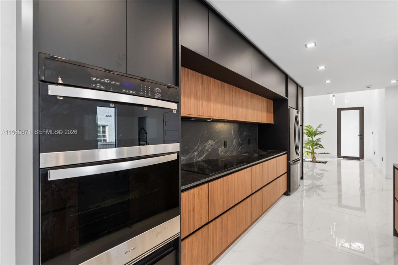 1644 NW 8th Ter , Miami, FL 33125 Photo