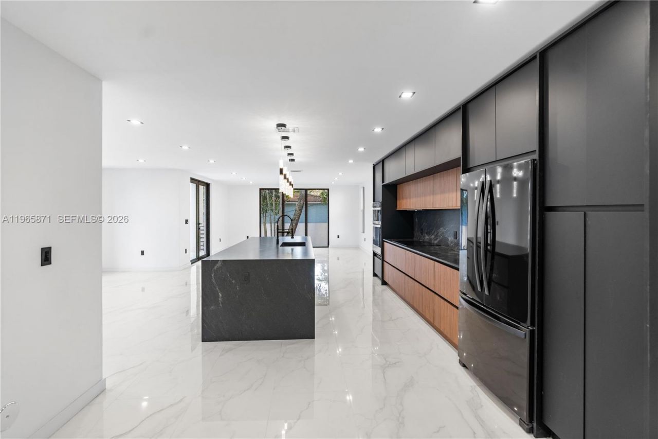 1644 NW 8th Ter, Miami, FL 33125 Photo