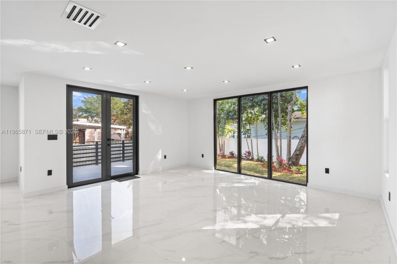 1644 NW 8th Ter , Miami, FL 33125 Photo