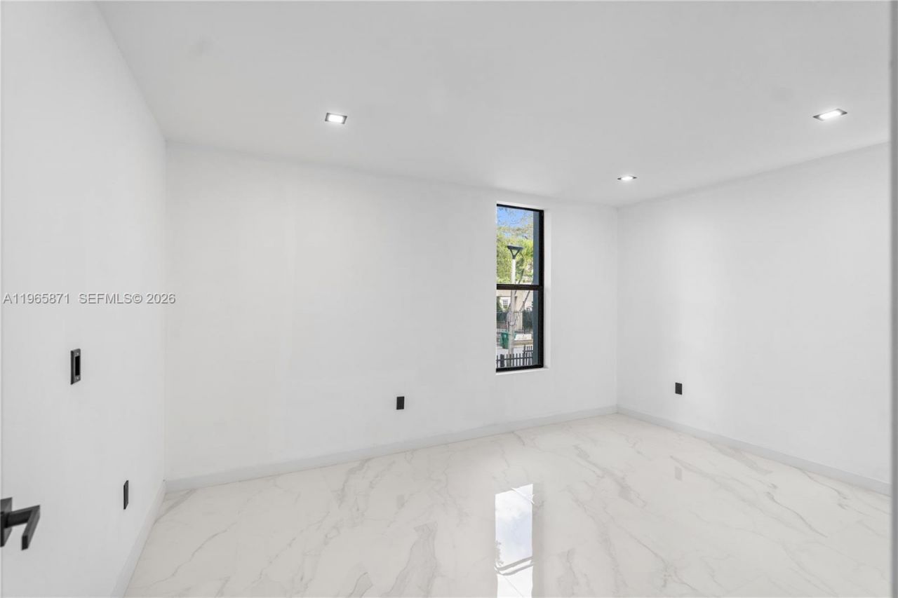 1644 NW 8th Ter, Miami, FL 33125 Photo