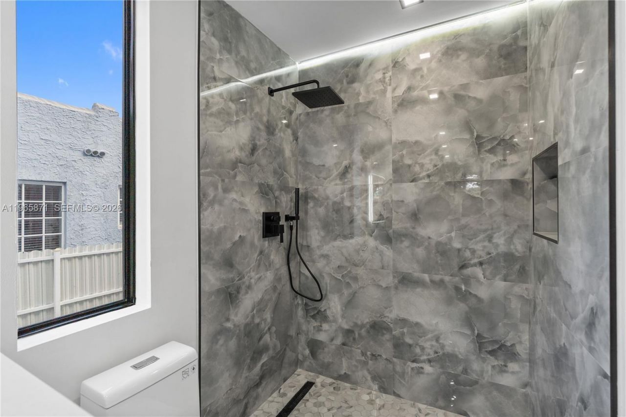 1644 NW 8th Ter , Miami, FL 33125 Photo