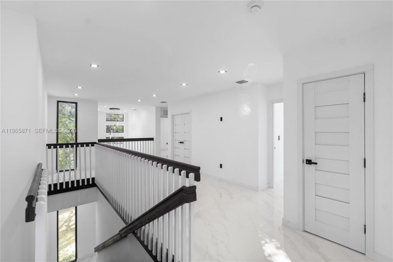 1644 NW 8th Ter , Miami, FL 33125 Photo