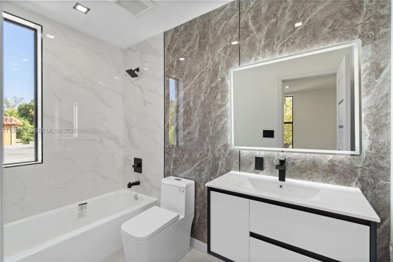 1644 NW 8th Ter , Miami, FL 33125 Photo