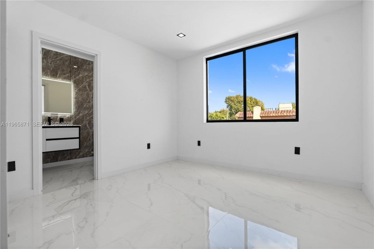 1644 NW 8th Ter, Miami, FL 33125 Photo
