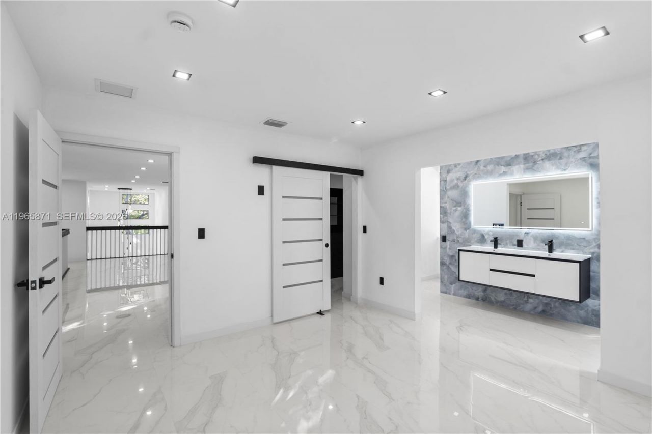 1644 NW 8th Ter , Miami, FL 33125 Photo