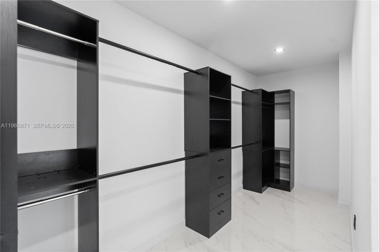 1644 NW 8th Ter , Miami, FL 33125 Photo