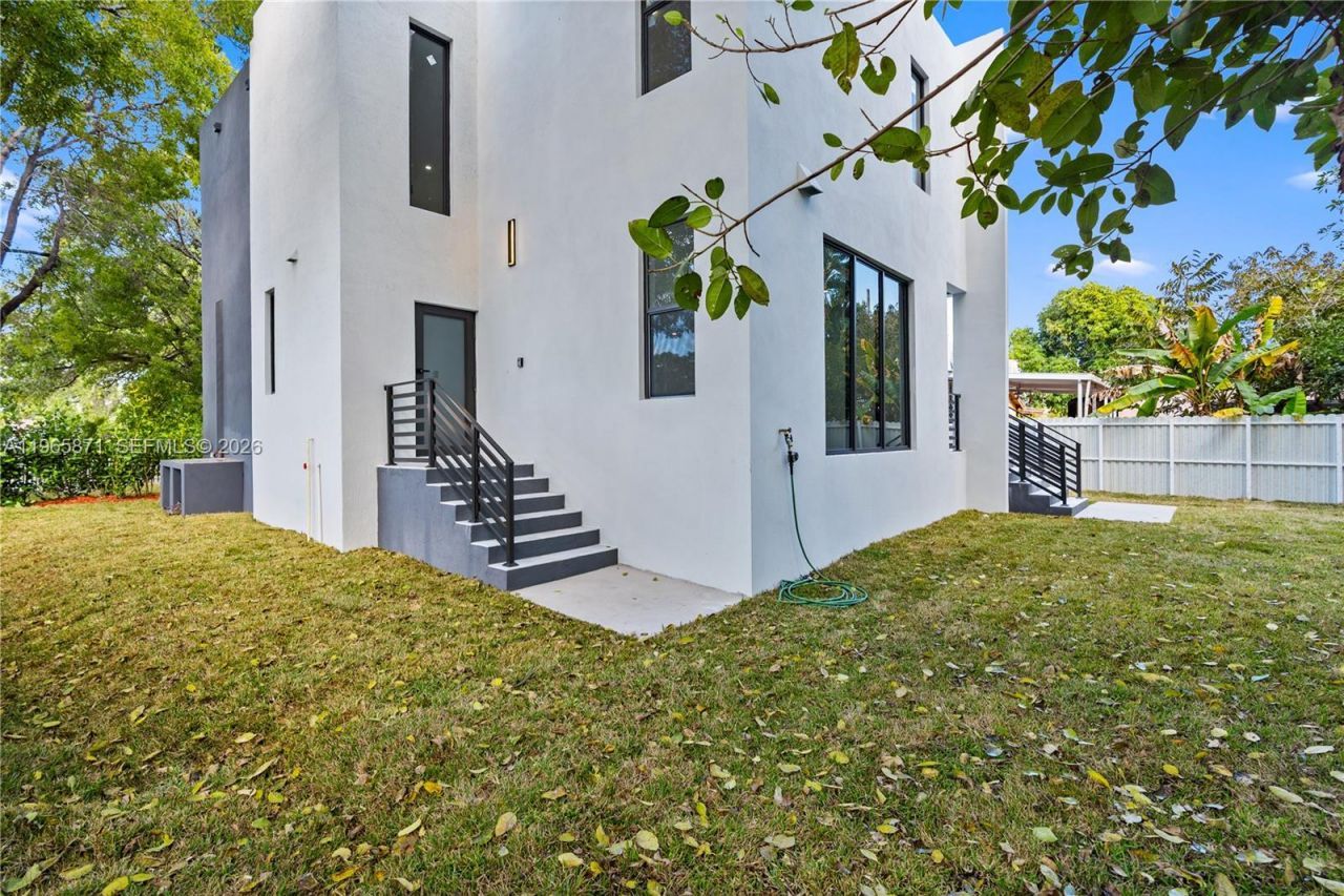 1644 NW 8th Ter, Miami, FL 33125 Photo