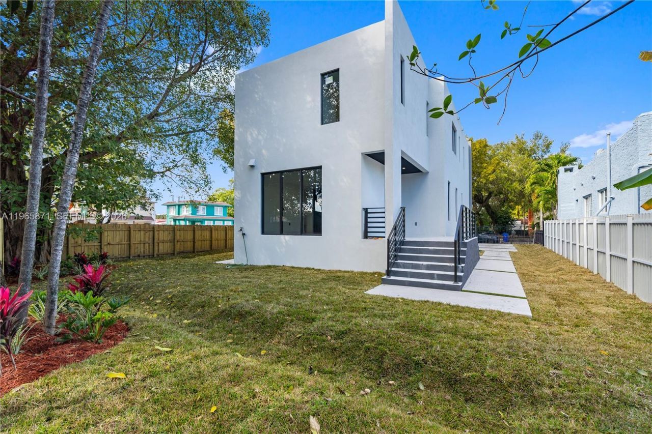 1644 NW 8th Ter, Miami, FL 33125 Photo