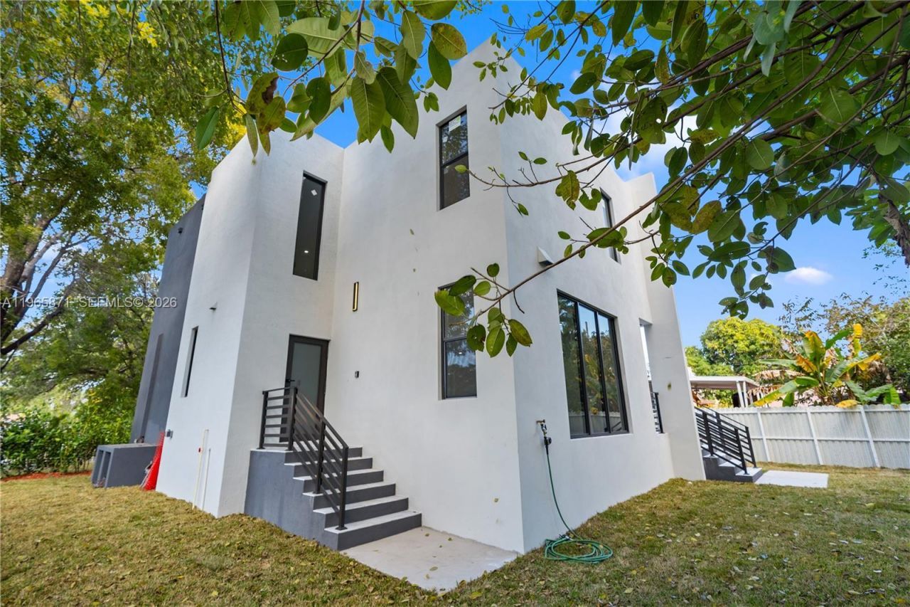 1644 NW 8th Ter , Miami, FL 33125 Photo