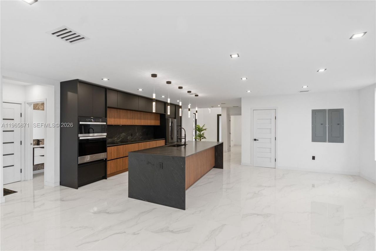 1644 NW 8th Ter , Miami, FL 33125 Photo